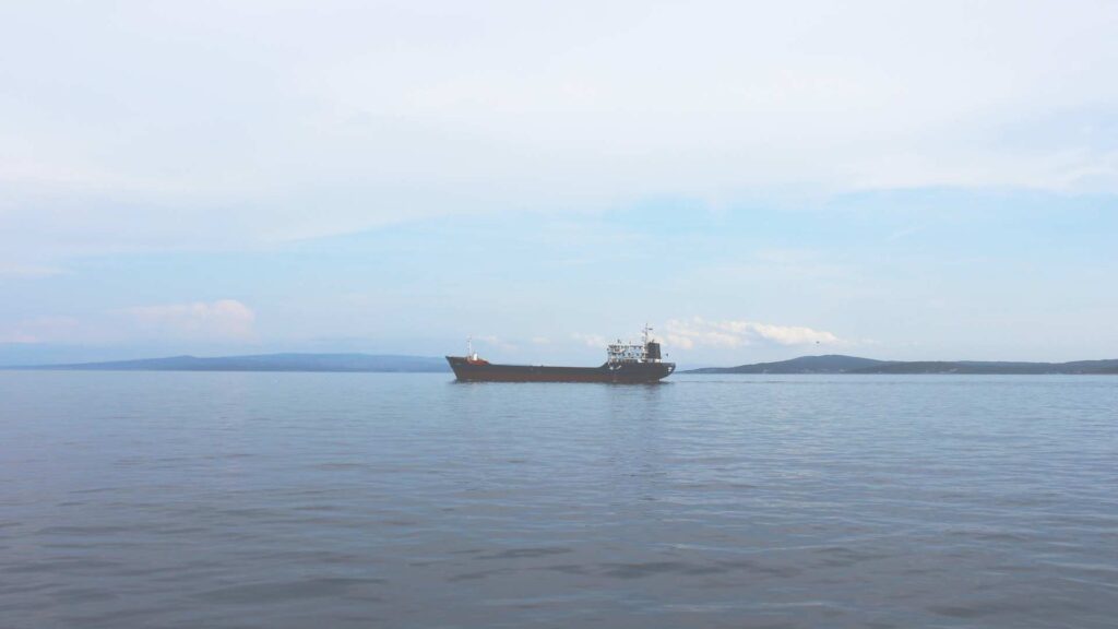 picture of an oil tanker heading out to sea